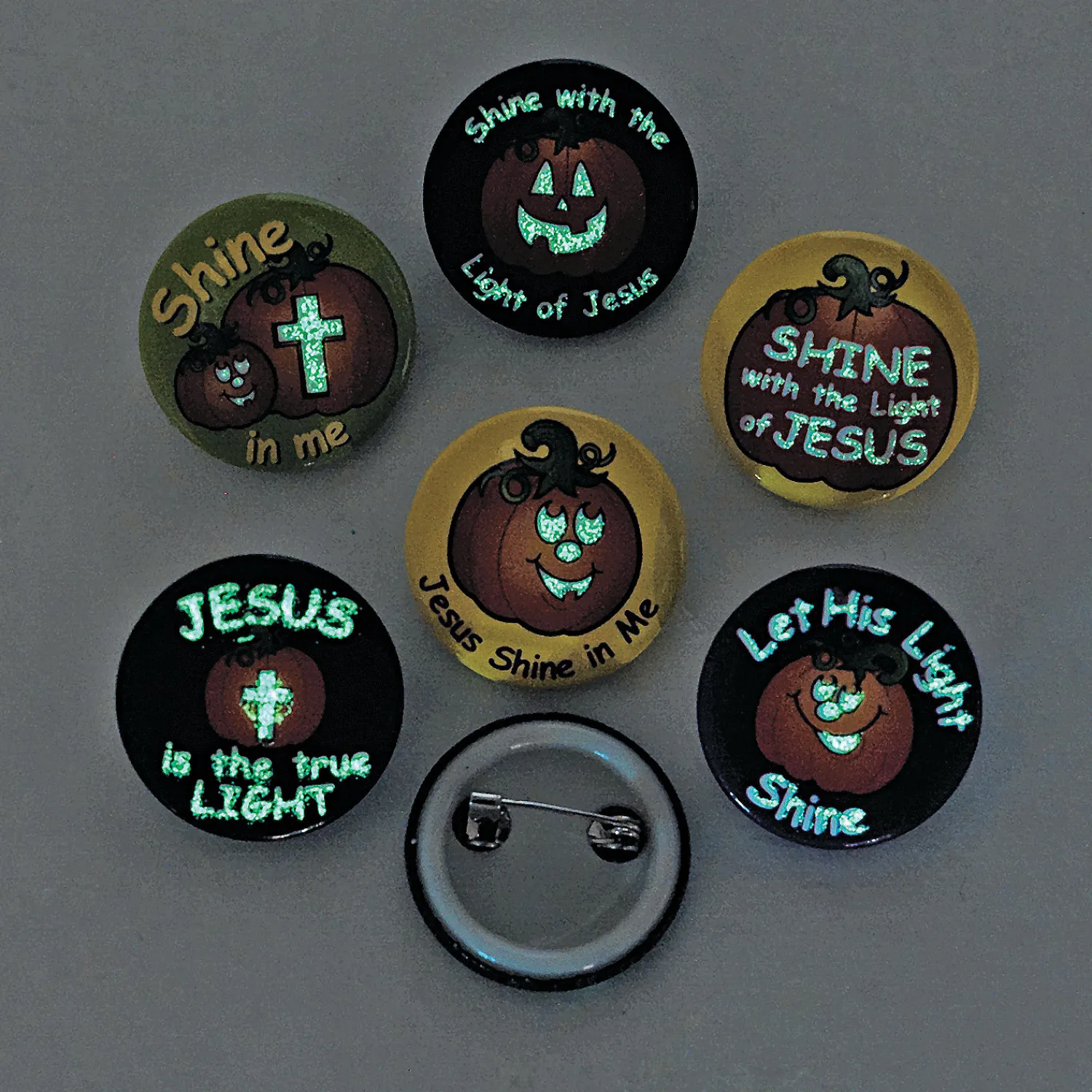 bulk__pc_christian_pumpki_1.webp Bulk 48 Pc. Christian Pumpkin Glow-In-The-Dark Mini Buttons<Oriental Trading Sale