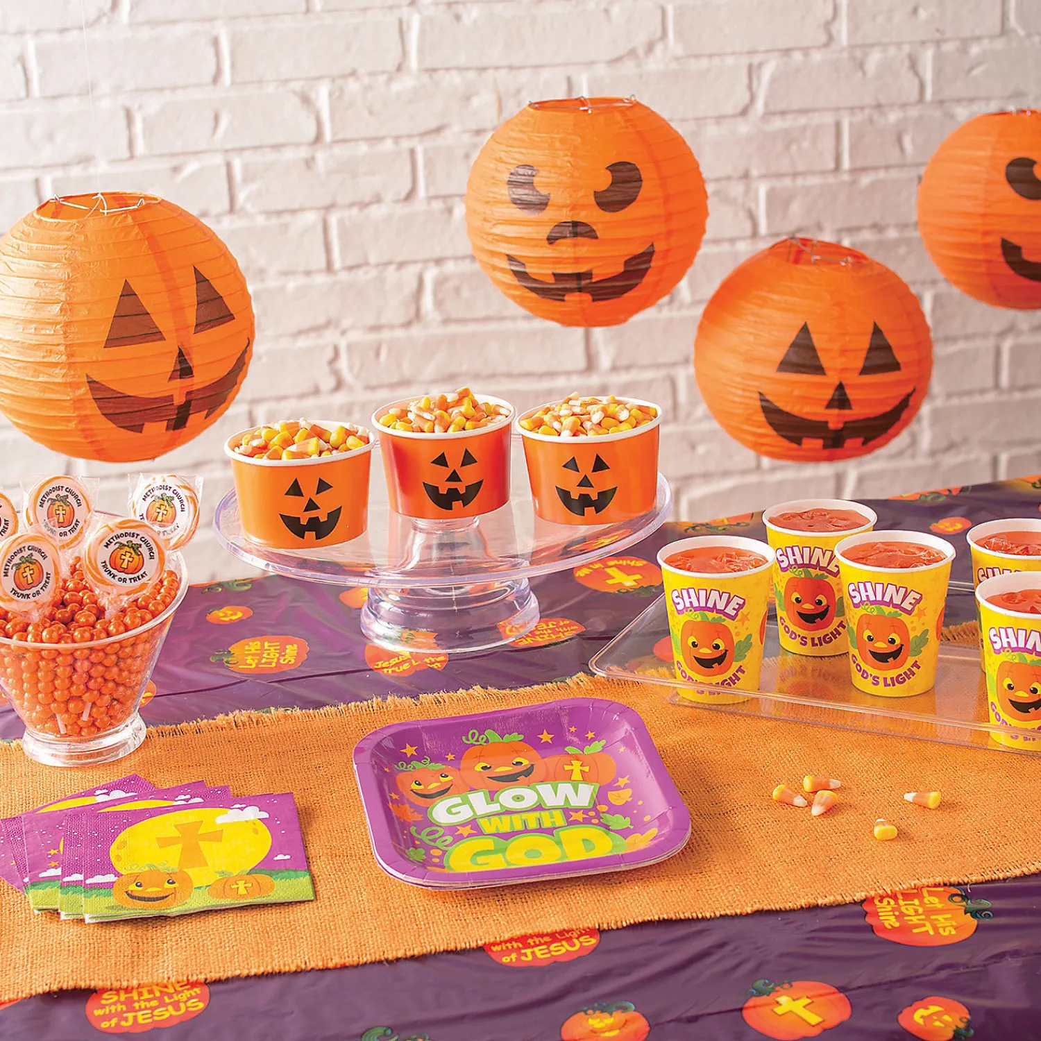 christian_pumpkin_plastic_1.webp Christian Pumpkin Plastic Tablecloth Roll<Oriental Trading Sale