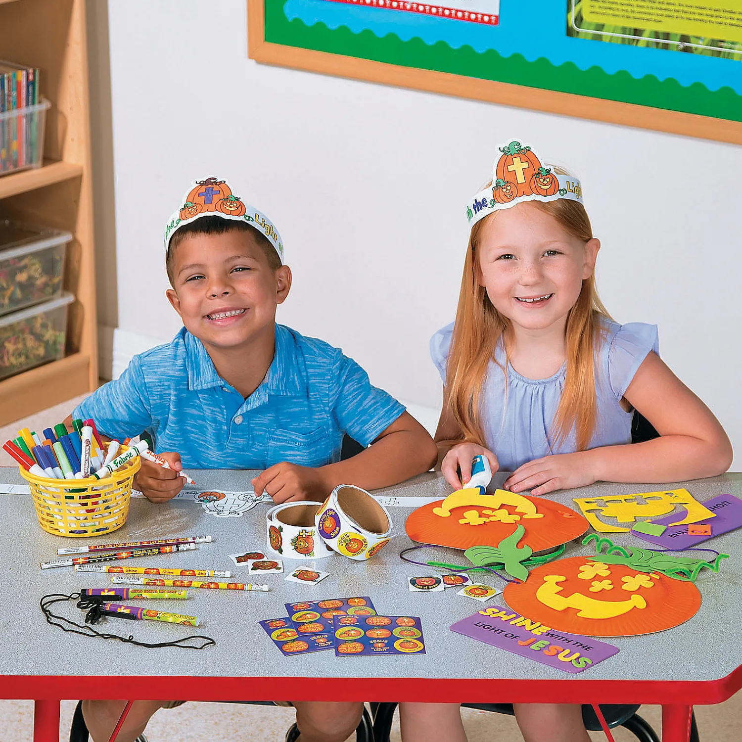 color_christian_pumpkin_c_2.webp 4-Color Christian Pumpkin Crayons - 24 Boxes<Oriental Trading New