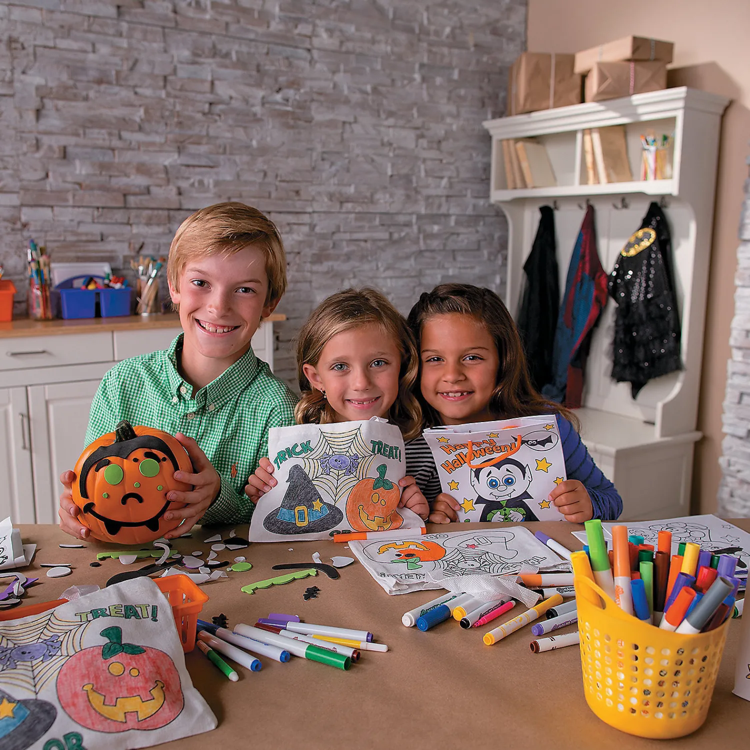 color_your_own_medium_hal_3.webp Color Your Own Medium Halloween Gift Bags - 12 Pc.<Oriental Trading Online