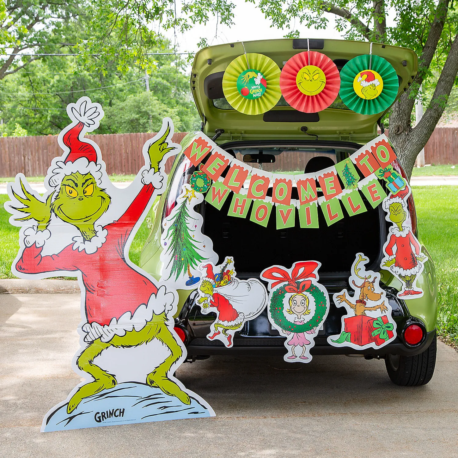 dr_seuss_the_grinch_trunk_0.webp Dr. Seuss™ The Grinch Trunk-Or-Treat Decorating Kit - 21 Pc.<Oriental Trading Fashion
