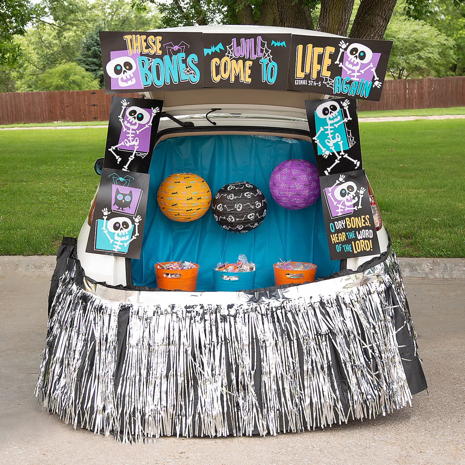 ezekiel_trunkortreat_deco_0.webp Ezekiel Trunk-Or-Treat Decorating Kit<Oriental Trading Flash Sale