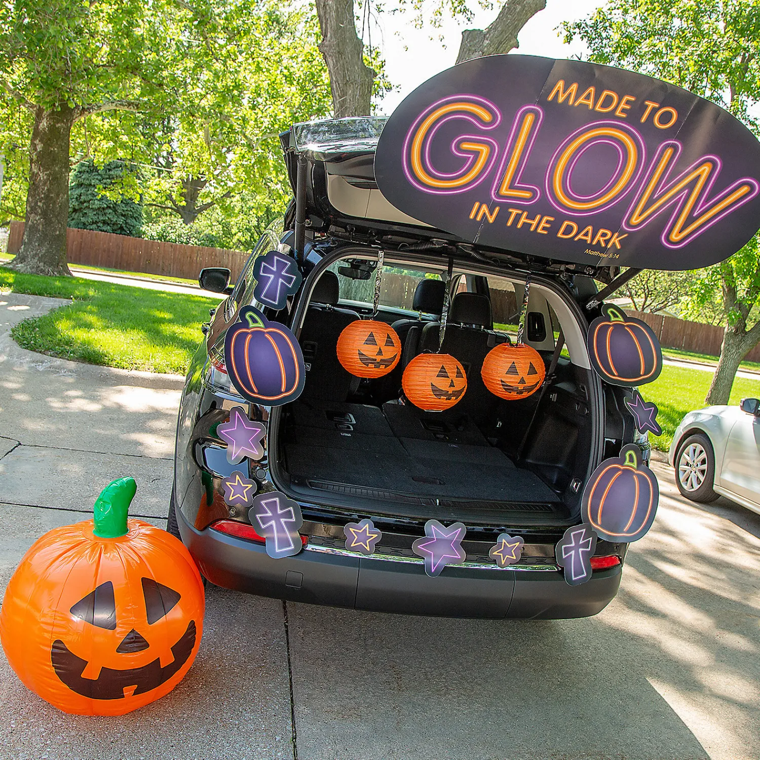 glow_with_god_trunkortrea_0.webp Glow With God Trunk-Or-Treat Decorating Kit -26 Pc.<Oriental Trading Outlet