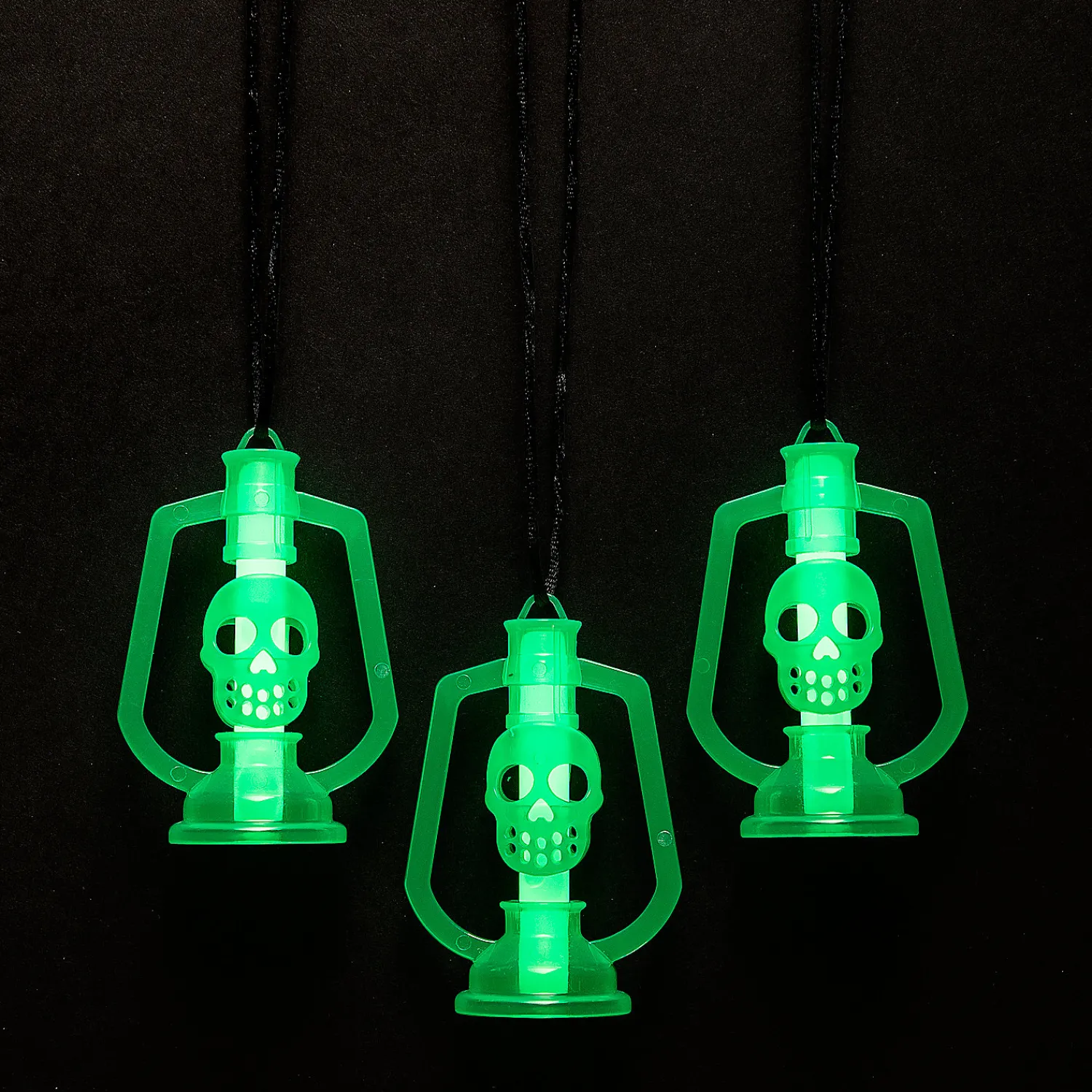 skull_lantern_necklaces_w_0.webp Oriental Trading Glow Jewelry*Skull Lantern Necklaces With Glow Stick - 12 Pc.