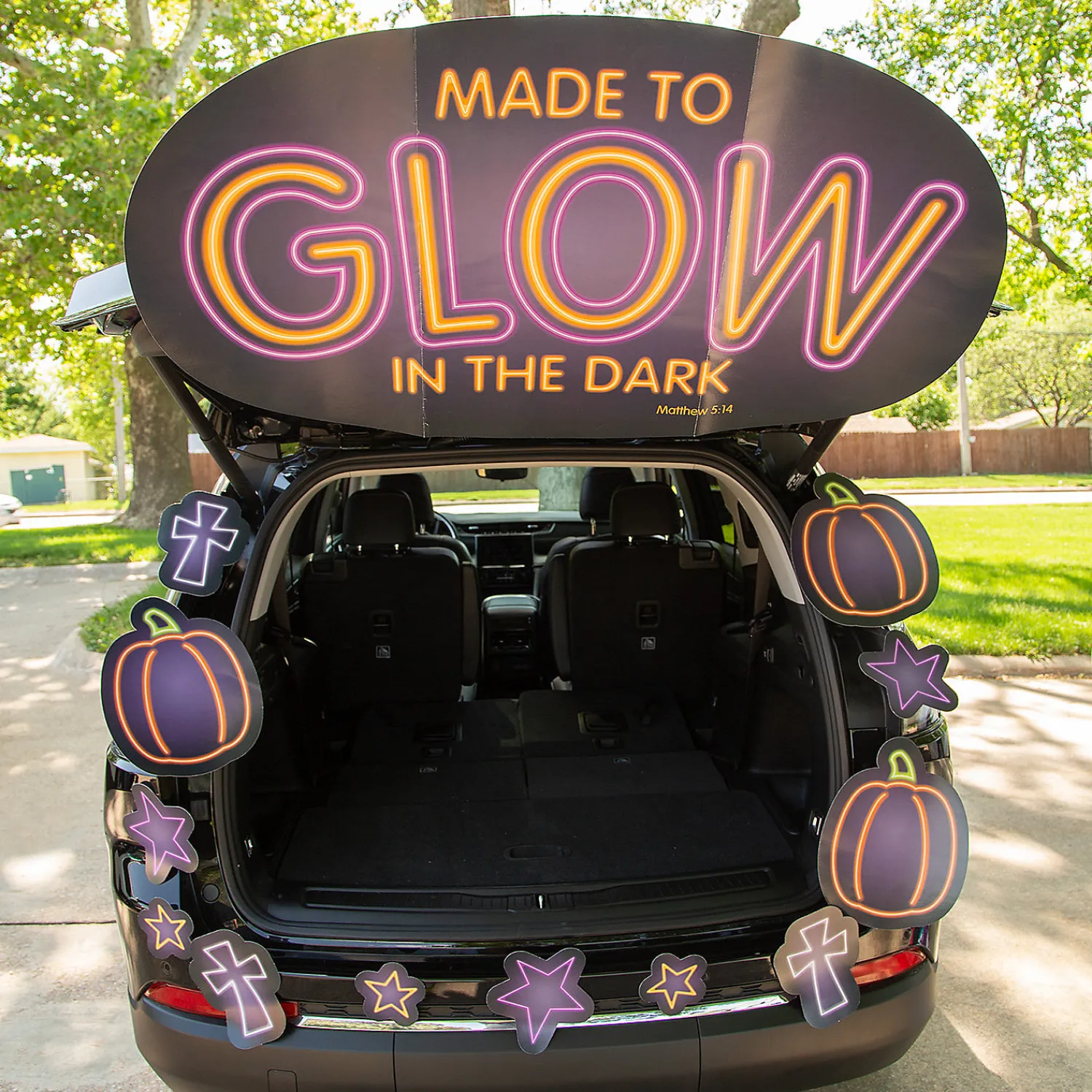 value_glow_with_god_trunk_0-1.webp Value Glow With God Trunk-Or-Treat Decorating Kit - 13 Pc.<Oriental Trading Clearance