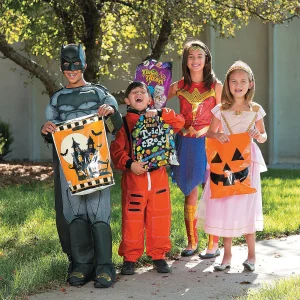 12 1/2" X 17" Bulk 250 Pc. Medium Halloween Trick-Or-Treat Plastic Goody Bag Assortment<Oriental Trading Cheap