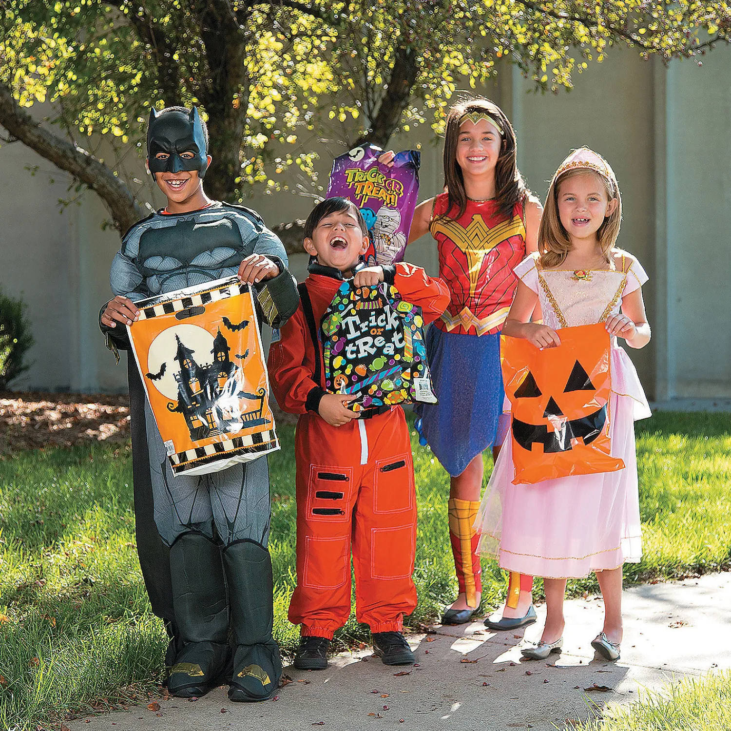 x__bulk__pc_medium_hall_1.webp 12 1/2" X 17" Bulk 250 Pc. Medium Halloween Trick-Or-Treat Plastic Goody Bag Assortment<Oriental Trading Cheap